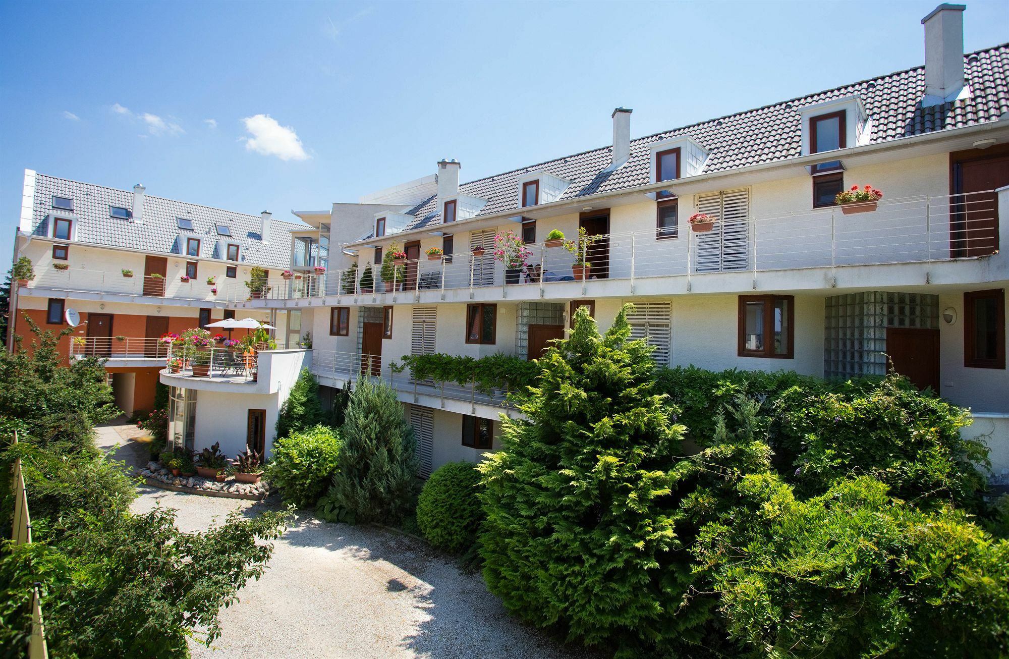 Feng Shui Wellness Apartmanhaz Heviz Exterior photo